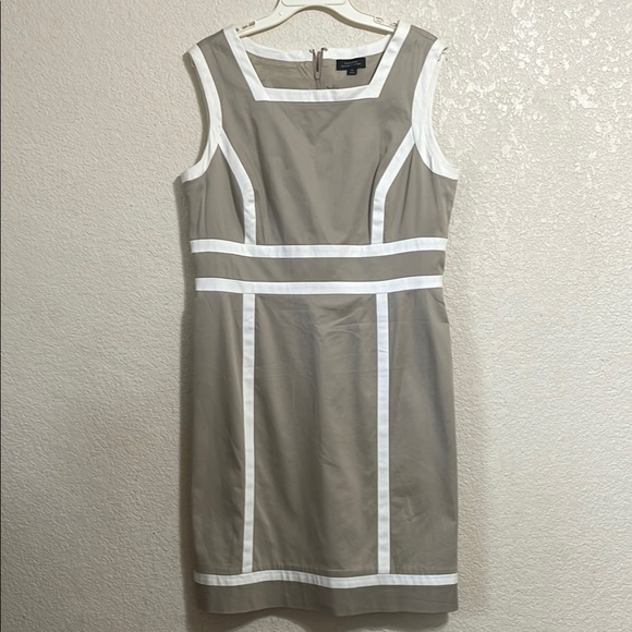 TAHARI Sleeveless Dress - Picture 1 of 7